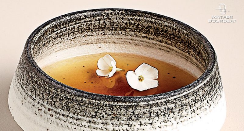 Une table élégante pour dresser la soupe