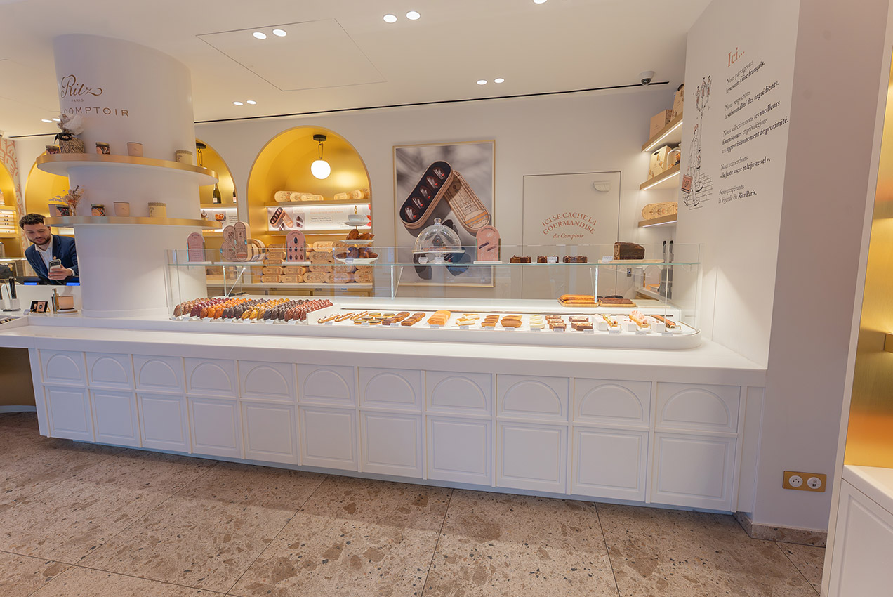 Vitrine réfrigérée pâtisserie OCF au Comptoir du Ritz Paris – Matfer Bourgeat