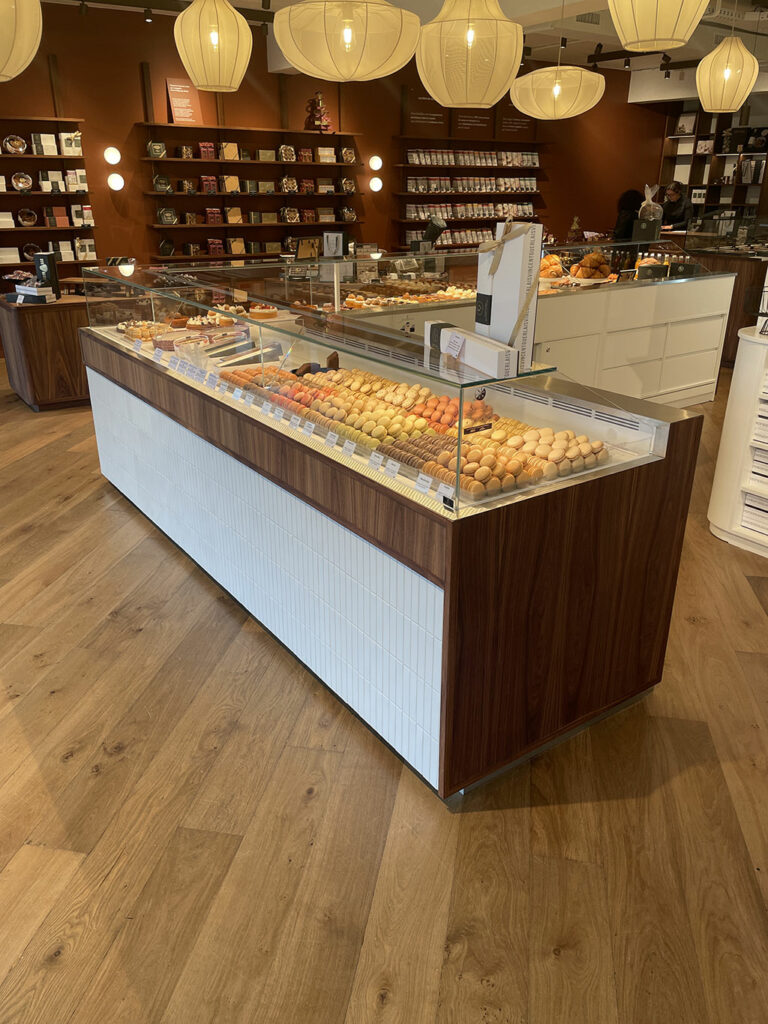 Présentation viennoiseries - vitrine sur mesure OCF Matfer Bourgeat Création