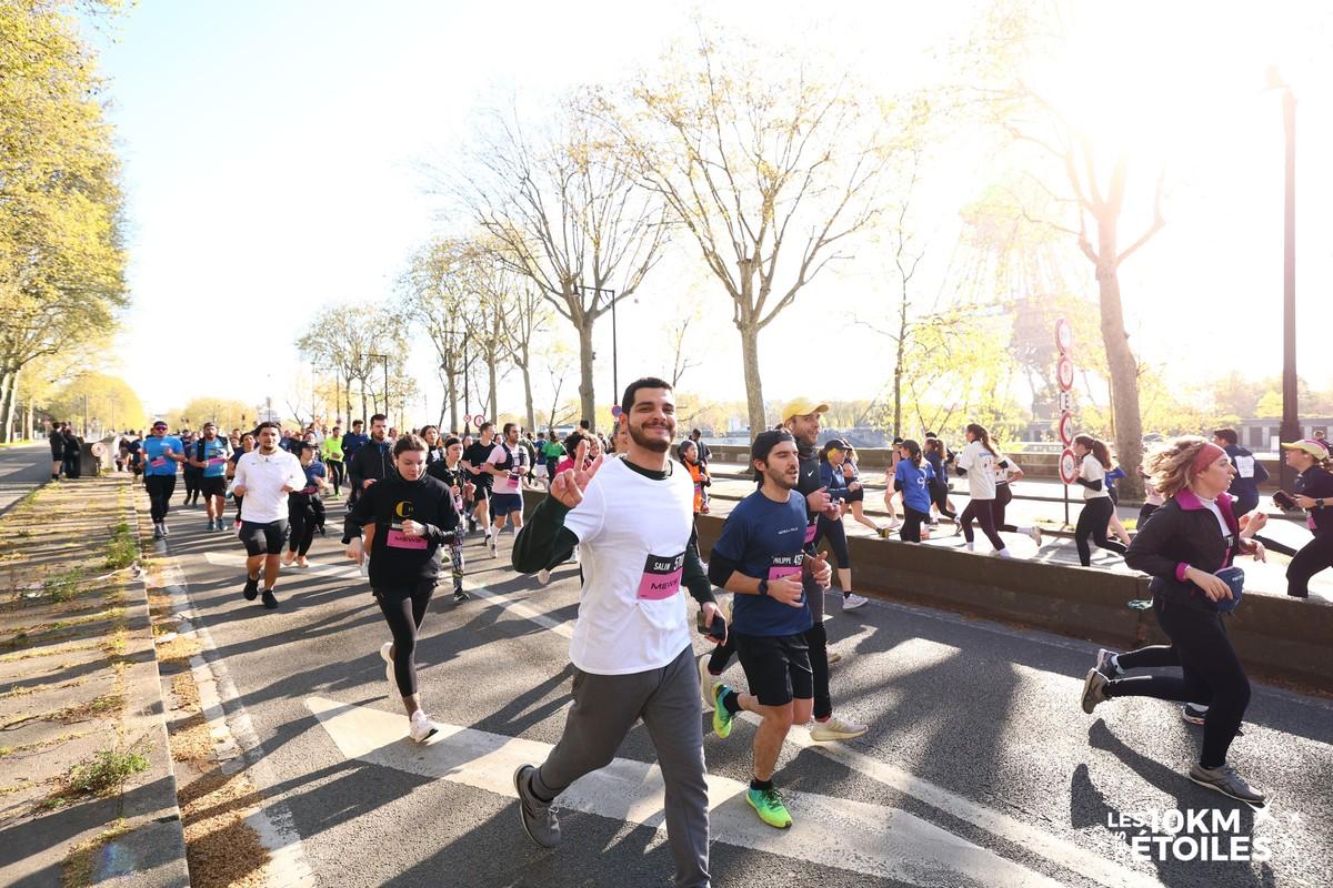 Équipe Matfer Bourgeat au départ des 10 km des Étoiles 2026 place du Palais Royal à Paris