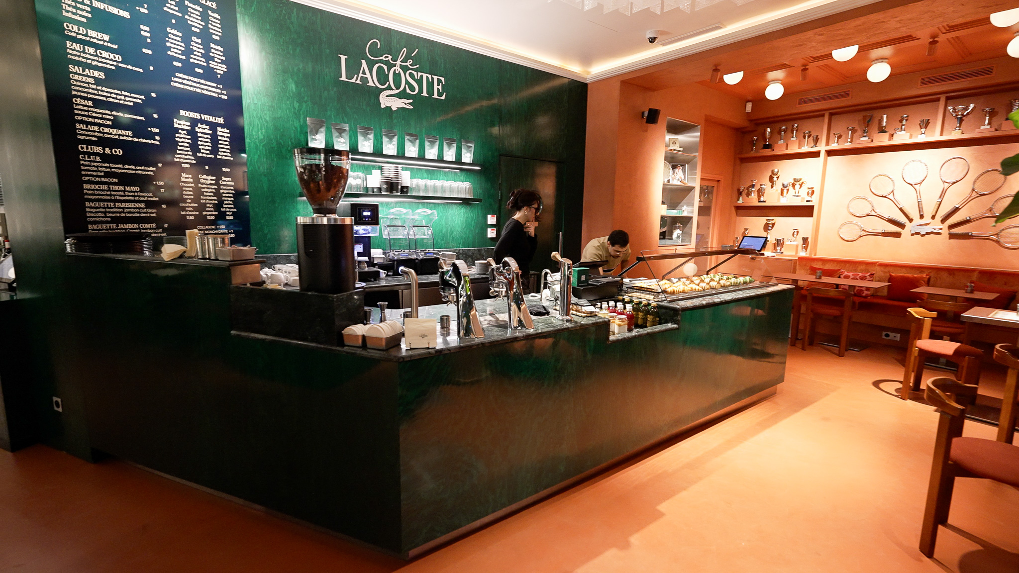 Comptoir coffee shop sur mesure maison Lacoste – conception Matfer Bourgeat