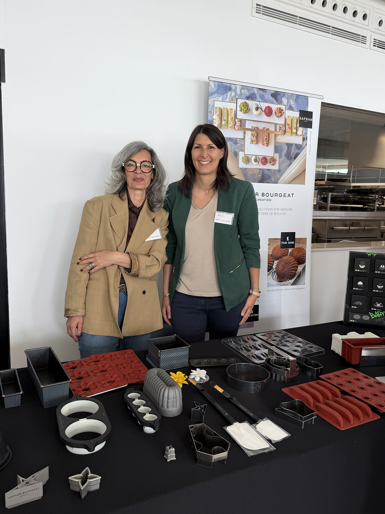 Stand Matfer Bourgeat Création au congrès Relais Desserts : moules silicone, cercles et ustensiles de pâtisserie