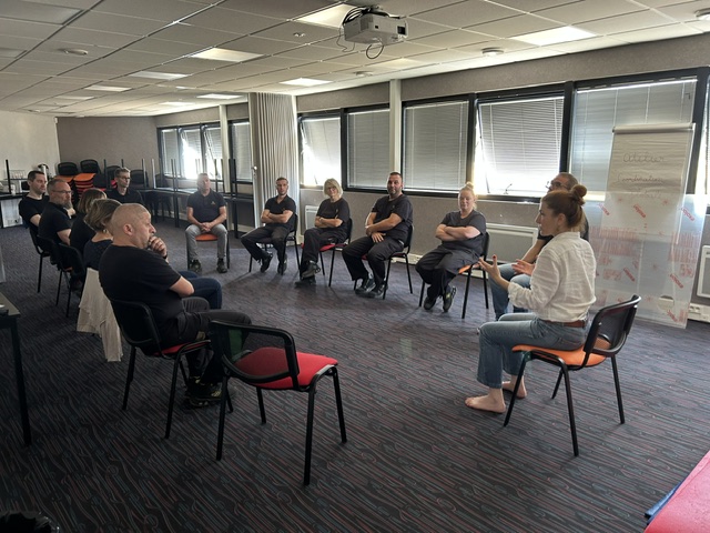Atelier coordination globale en cercle, animé par Maud Krhajac